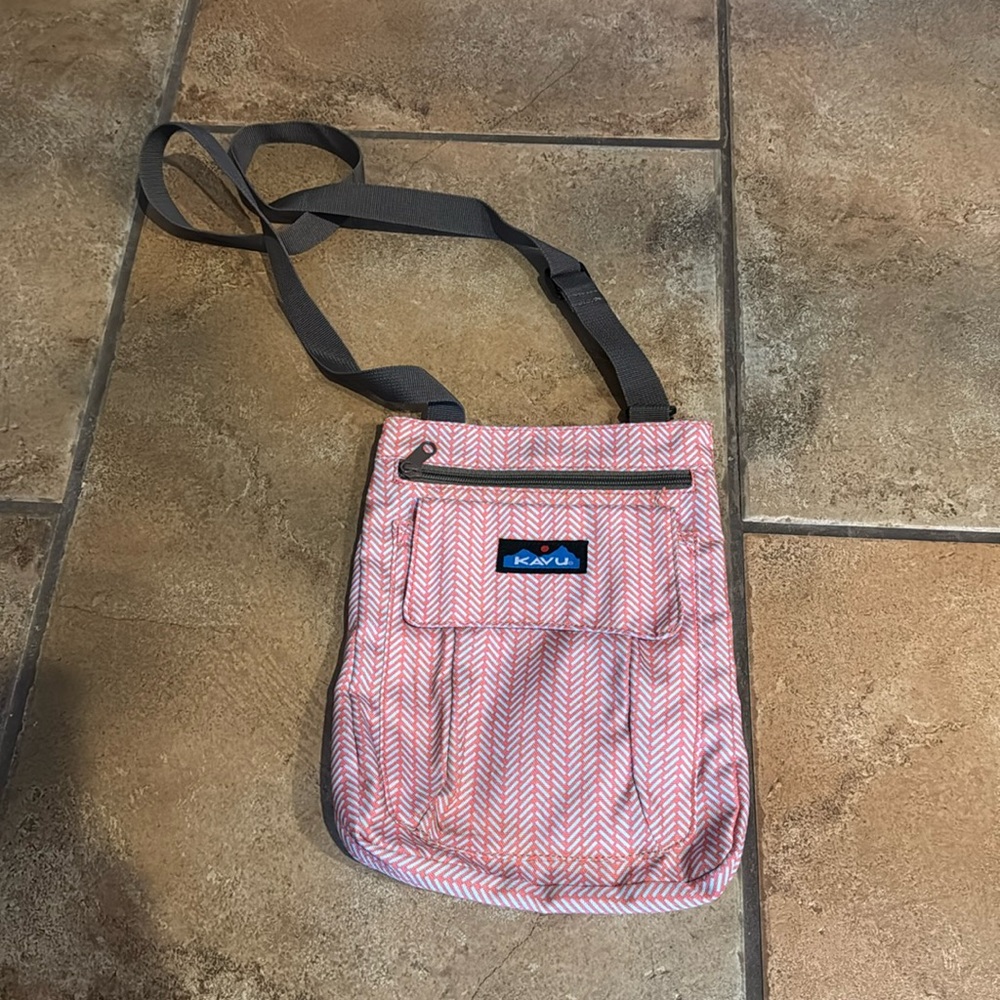 Kavu crossbody , NWOT